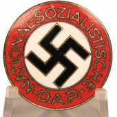 Émail rouge carotte M1/136 RZM. Insigne de membre du NSDAP de Matthias Salcher