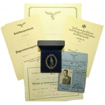 Fliegererinnerungsabzeichen Juncker y un conjunto de documentos para Oberfeldwebel Heinz Köhler. Espenlaub militaria