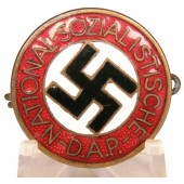 Het eerste type lidmaatschapsbadge van de NSDAP, E. Schmidhaussler RZM M1/128