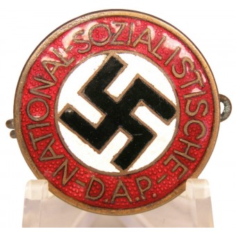Первый тип членского знака NSDAP фирмы E. Schmidhaussler RZM M1/128. Espenlaub militaria