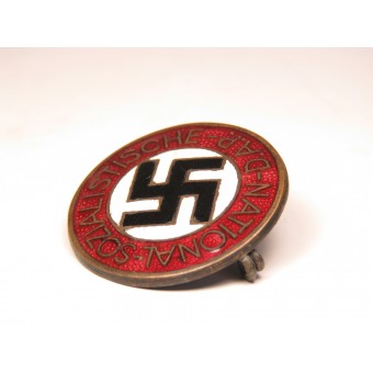 Het eerste type lidmaatschapsbadge van de NSDAP, E. Schmidhaussler RZM M1/128. Espenlaub militaria