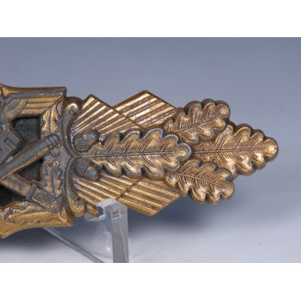 Nahkampfspange in Gold. Espenlaub militaria