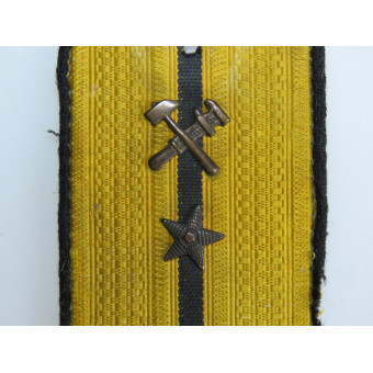 Shoulder board of an Engineer Captain-Lieutenant of the Naval Engineering Service, RKKF Navy. Espenlaub militaria