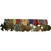 Medaljstång med 16 medaljer, från tiden före första världskriget till andra världskriget.