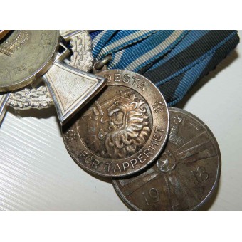 Mitalipalkki, jossa on 12 mitalia ajanjaksona 1900–40 -luvulle. Espenlaub militaria