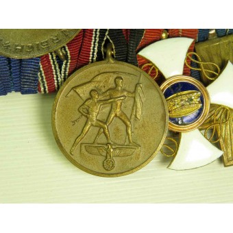 Medaljstång med 16 medaljer, från tiden före första världskriget till andra världskriget.. Espenlaub militaria
