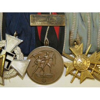 Mitalipalkki, jossa on 9 mitalia, maailmanlaajuista edeltävästä ajanjaksosta WW2: een. Espenlaub militaria