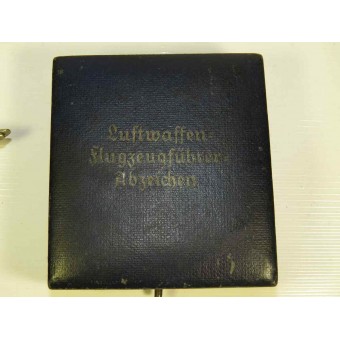 Unmarked Flugzugfuhrerabzeichen (pilots-badge) voor het geval. Espenlaub militaria