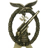 Luftwaffen Flak-merkki valkoista messinkiä pallosaranoilla / Flakkampfabzeichen der Luftwaffe Buntmetal