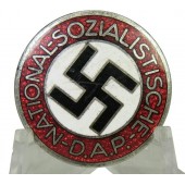 NSDAP-ledenbadge, verzilverd M1/102 RZM. Knoopsgat versie