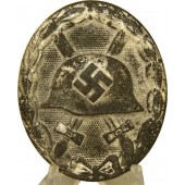 Verwundetenabzeichen in Silber/ Distintivo di ferita di classe argento 107 marcato da Carl Wild Hamburg