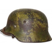 Luftwaffe M 35 helm in Normandië camouflage. Ex-dubbele decal.