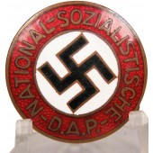 Een vroege NSDAP ledenbadge uit de late jaren 20 GES. GESCH- 23.55mm