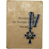 Den tyska moderens hederskors i brons med kuvert. Donner.