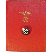 Libro de Afiliación al NSDAP (edición de 1939)'+ insignia del NSDAP con su nombre