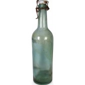 Botella de cristal de agua mineral de las Waffen SS