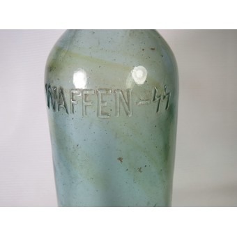 Une bouteille en verre deau minérale Waffen SS. Espenlaub militaria