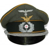 Wehrmachtin ratsuväen lippalakki, jossa perinteinen kotka 