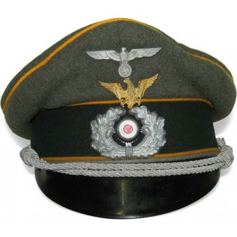 Wehrmachtin ratsuväen visiirihattu perinteisen kotkan kanssa “Schwedter Adler”. Espenlaub militaria