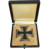 Croix de fer de 1re classe dans la boîte d'émission Klein & Quenzer A.G. Marquée 