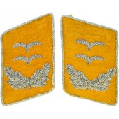 Luftwaffe oberleutnant gula krageflikar, mitten av kriget