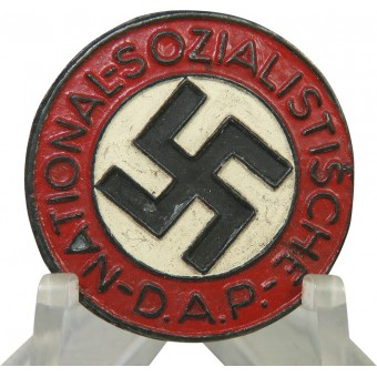 Knapphålsvariant M 1/42 RZM NSDAP medlemsmärke, sent krig. Espenlaub militaria