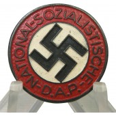Insignia de miembro del NSDAP M1/34 RZM Karl Wurster de finales de la guerra. Zinc