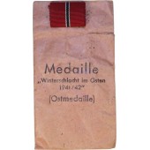 Emballage original pour Ostmedaille de R. Souval avec barre de ruban