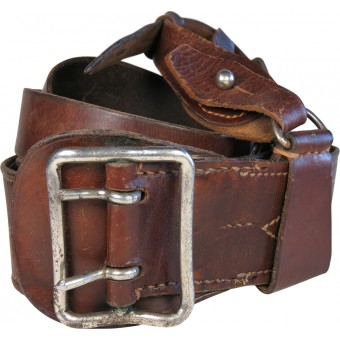 M33 Leather belt with a cross-strap, very good soft and pliable condition. Espenlaub militaria