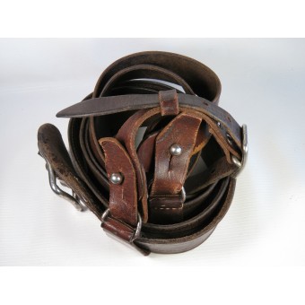 M33 Leather belt with a cross-strap, very good soft and pliable condition. Espenlaub militaria