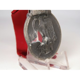 Medal for the 1941-42 campaign on the Eastern Front with battle damage. Espenlaub militaria
