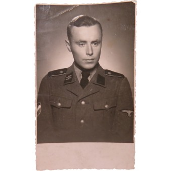 Foto di un volontario SS lettone dal 15 o 19 ° divisione. Espenlaub militaria