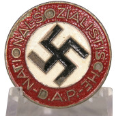 Insignia del partido NSDAP, producción de finales de la guerra con marca RZM M1/72