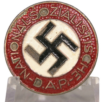 NSDAP partiemblem, sen krigsproduktion med RZM-märkning M1/72. Espenlaub militaria