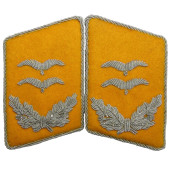 Pattes de collier d'officier de la Luftwaffe pour un Oberleutnant (unités volantes ou parachutistes)