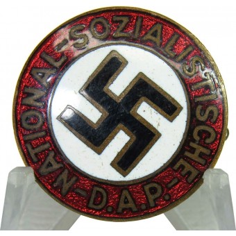 Een vroege ledenpin van de GESSCH NSDAP. Espenlaub militaria