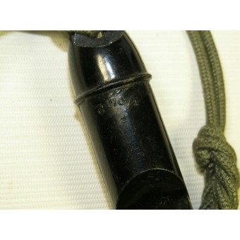 Tysk visselpipa i bakelit - Waffen SS eller Wehrmacht med nyckelband. Espenlaub militaria