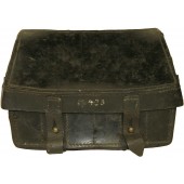 Tyska svart läderväska för blåljuspistolamunition, märkt 1937