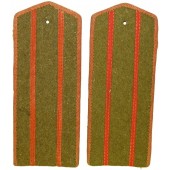 RKKA, officiers soviétiques en grade sur des planches d'épaule rigides non émises pendant la guerre.