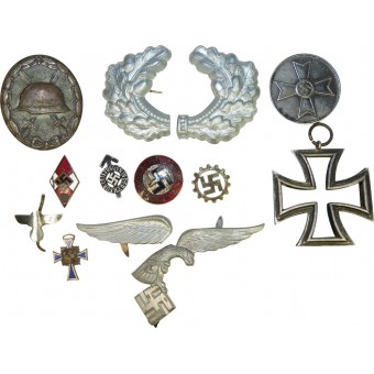 En uppsättning tyska utmärkelser och märken från tredje rikets period. Espenlaub militaria