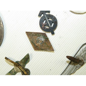 En uppsättning tyska utmärkelser och märken från tredje rikets period. Espenlaub militaria