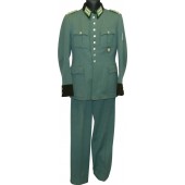 Tysk tunika och byxor för Schutzpolizei i rang av Polizei Oberinspektor (Hauptmann)