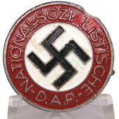 Distintivo di partito N.S.D.A.P M1 / 100 RZM-Werner Redo fine guerra