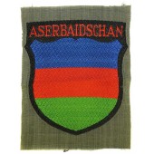Les volontaires azerbaïdjanais d'Aserbaidschan portent le bouclier de l'armée allemande.
