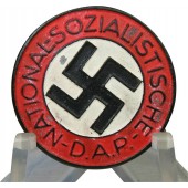 Lähes uudenveroinen sinkki М1/14 RZM NSDAP puolueen jäsenmerkki.