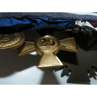 Medaljstång med fyra utmärkelser för lång tjänstgöring i Luftwaffe.. Espenlaub militaria
