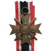 Kriegsverdienstkreuz 1939 in bronzo c/spade. Fabbricante austriaco - Grossmann