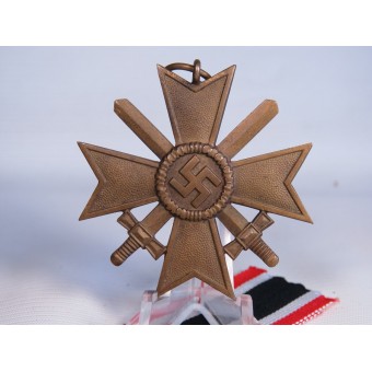 Kriegsverdienstkreuz 1939 с мечами, бронза. Австрийский производитель Grossmann. Espenlaub militaria