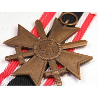 Kriegsverdienstkreuz 1939 с мечами, бронза. Австрийский производитель Grossmann. Espenlaub militaria