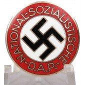 Insignia de miembro del NSDAP M1/136. Esmalte zanahoria. Acero plateado